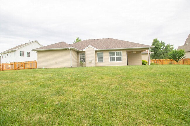 Building Photo - 7106 Stanwood Dr