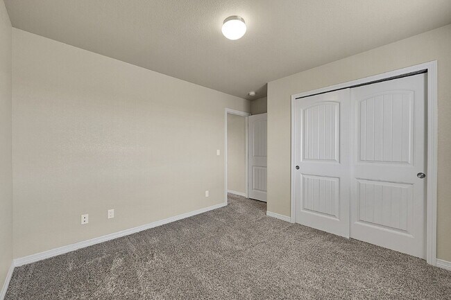 Building Photo - $2,145.00, 4-bed, 2.5-bath located in Colo...