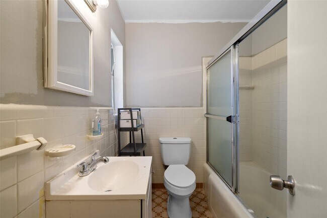 Building Photo - 516 NE 23rd St