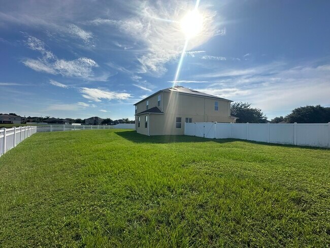 Building Photo - 2412 Country Pond Ct