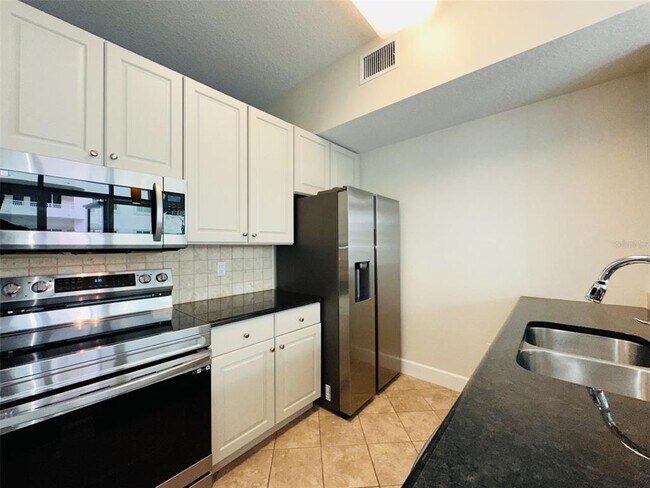 Building Photo - 101 S Eola Dr