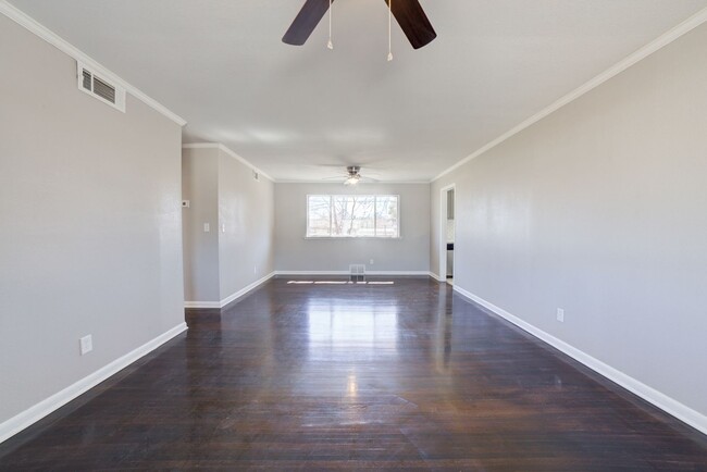 Building Photo - Gorgeous Midtown 3 Bedroom Remodel!