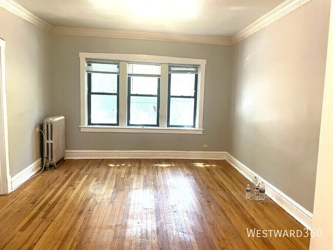 Building Photo - 2549 N Avers Ave