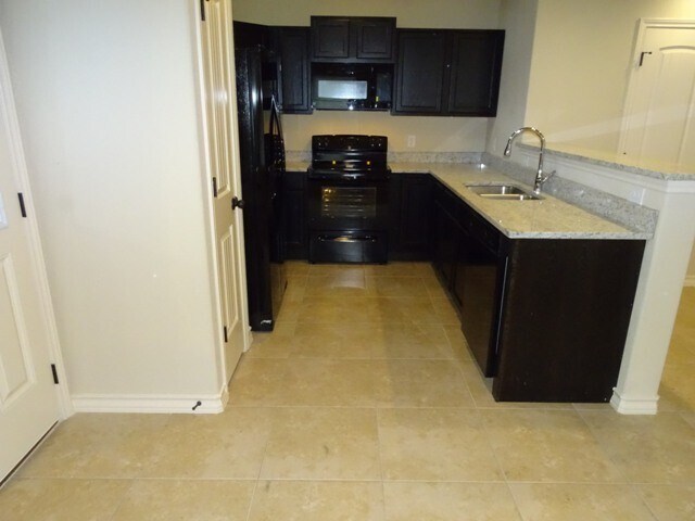Building Photo - 7010 Lakeview Dr.