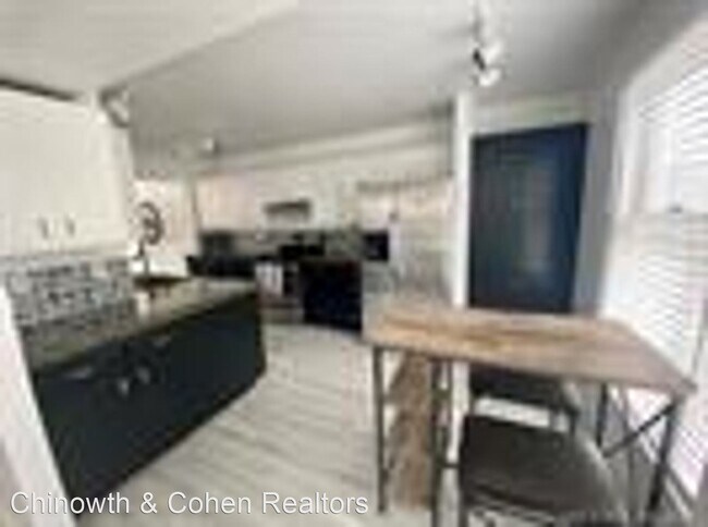 Building Photo - 2 br, 2.5 bath House - 1621 S Quaker Ave U...