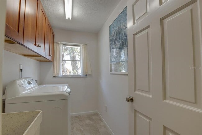 Building Photo - 511 Crystal Beach Ave