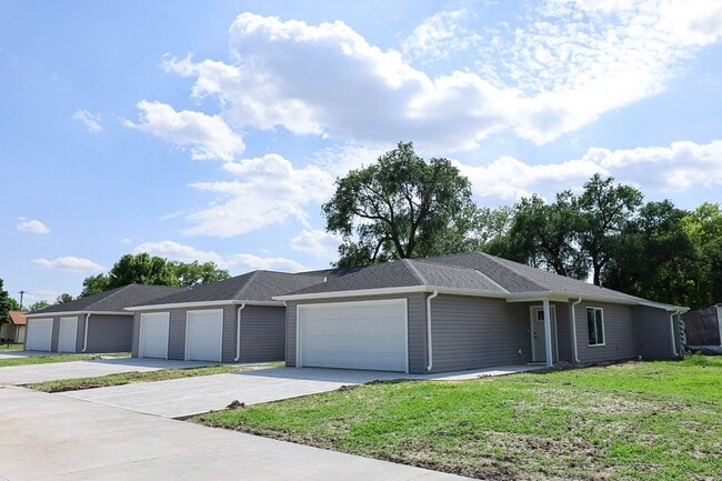 Building Photo - Attention Wood River!