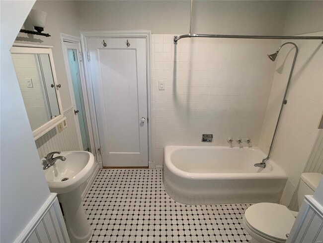Building Photo - 8008 Orlando Dr