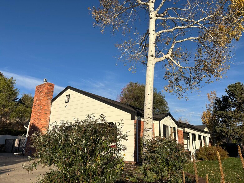 Building Photo - 2713 Northcrest Dr