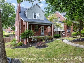 Building Photo - Vintage Hillcrest Home with huge Backyard