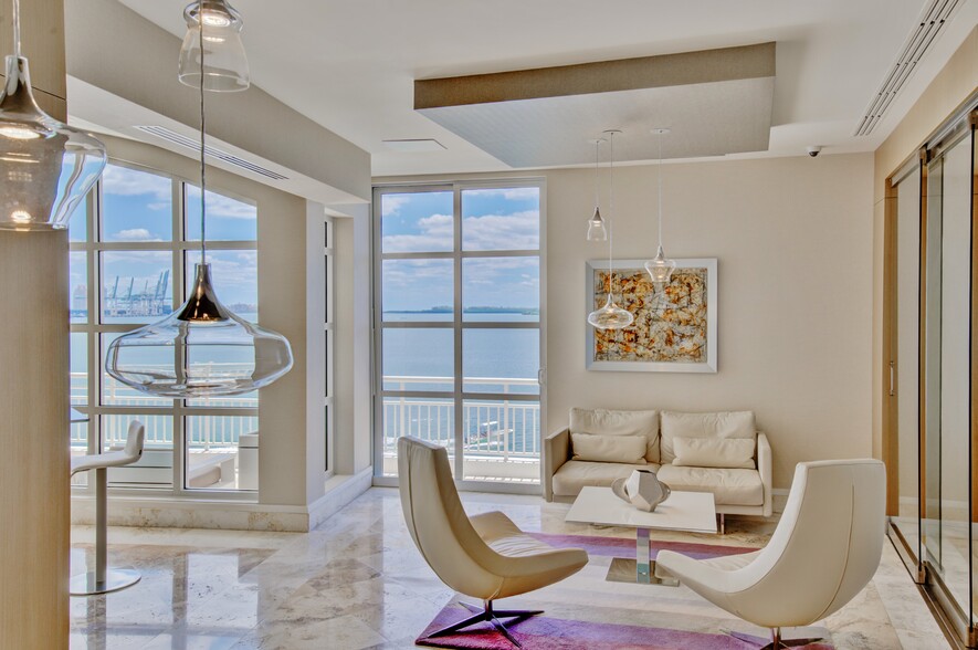 Building Photo - 808 Brickell Key Dr