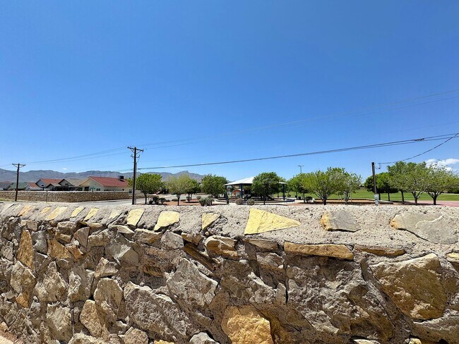 Building Photo - Sandstone Ranch Estates 4Bed Refrig A/C by...