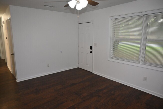 Building Photo - 2031 Wellborn Dr