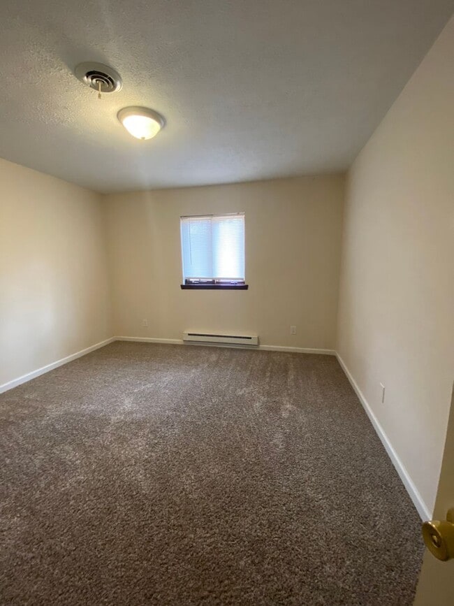 Building Photo - Cozy 3 Bedroom Home with a Bonus Room!