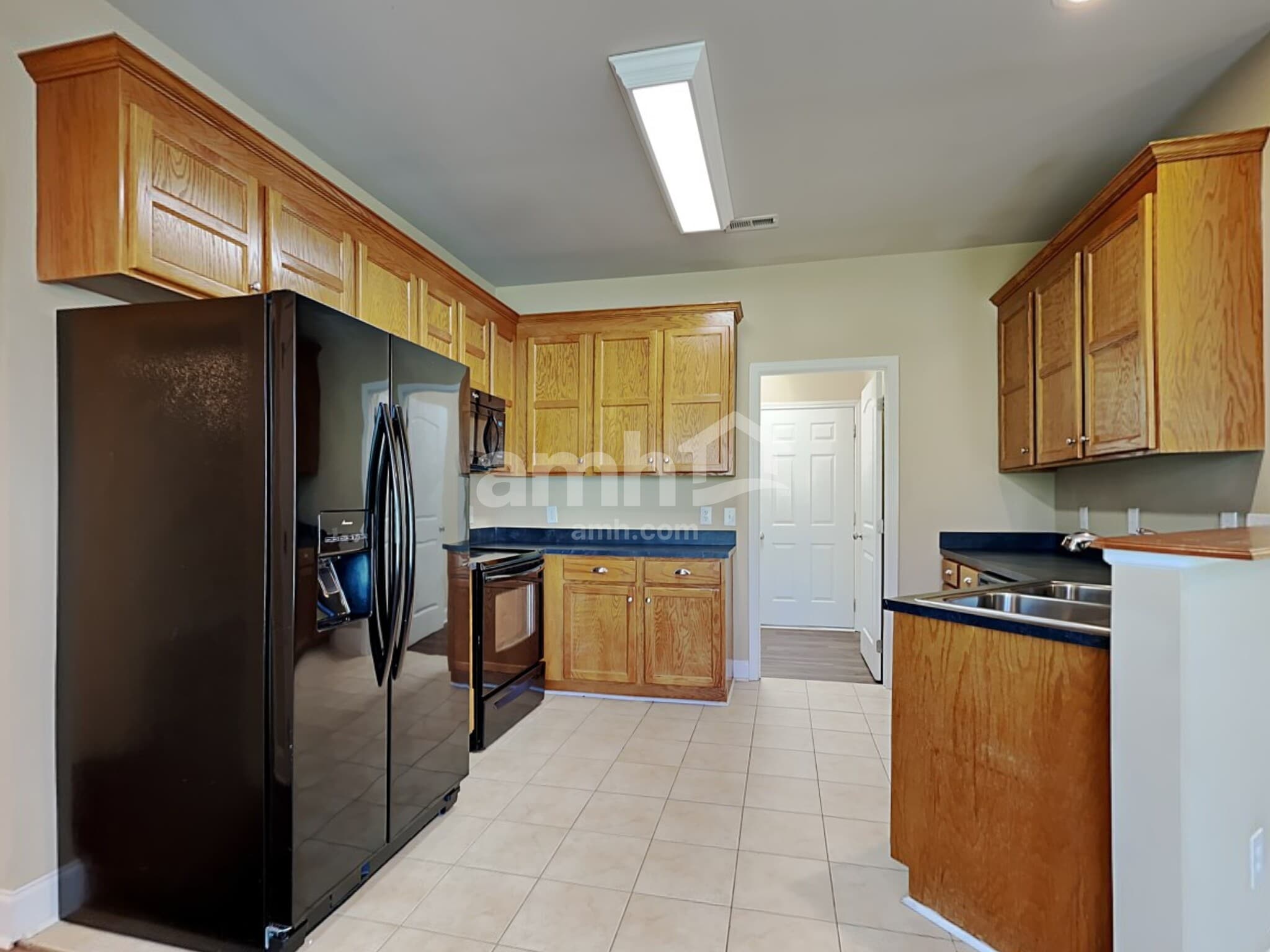 Building Photo - 220 Ash Dr