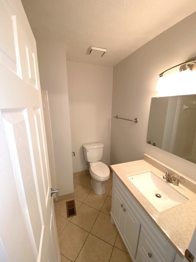 Building Photo - COMING SOON! -10817 Fallsington Court *Beautiful 2BR, 2.5 BA Townhouse in Blue Ash*