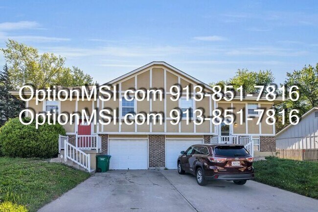 Primary Photo - Spacious Townhome!