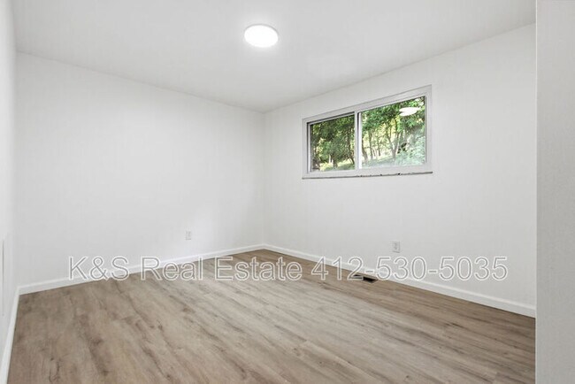 Building Photo - 29 Janyce Dr