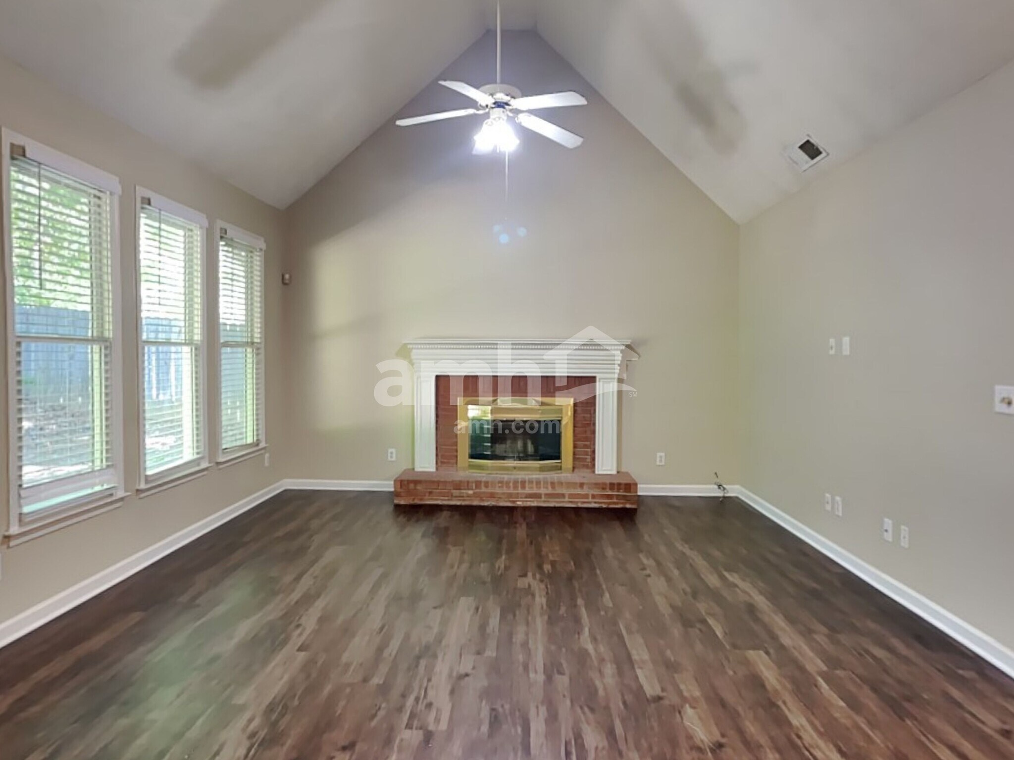 Building Photo - 4960 Hopeland Dr