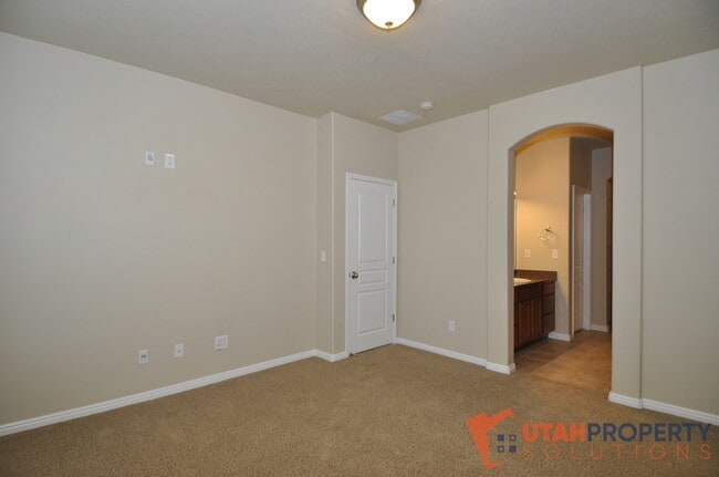 Building Photo - 3174 Bald Mountain Dr
