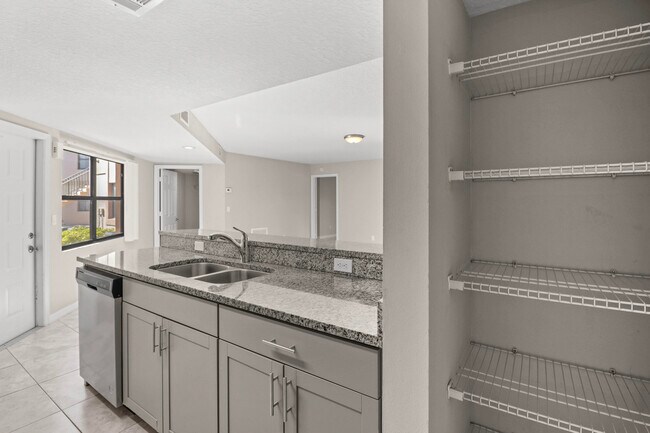 Building Photo - 2625 Heathcote Dr