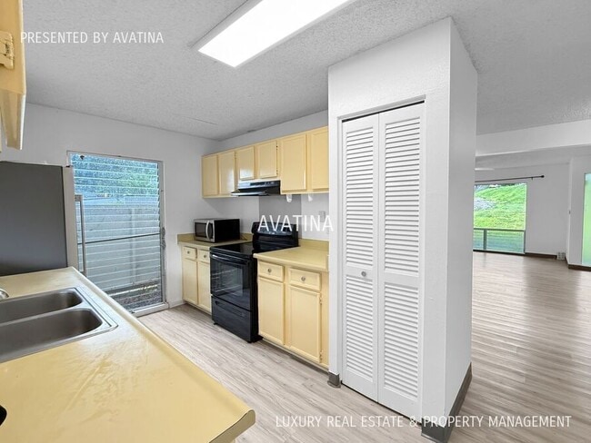 Building Photo - 44-133-133 Hako St