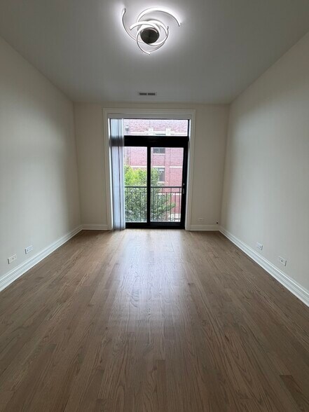 Building Photo - 1701 W Chicago Ave