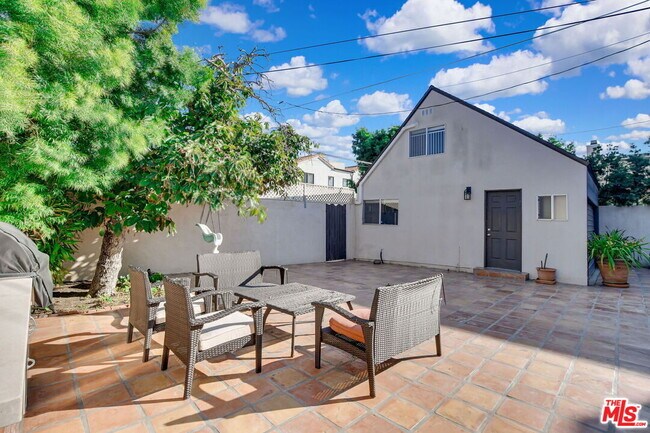 Building Photo - 344 S Swall Dr