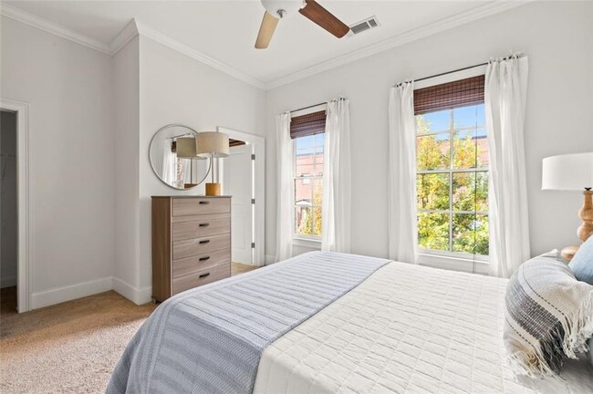 Building Photo - 821 Virginia Park Cir NE