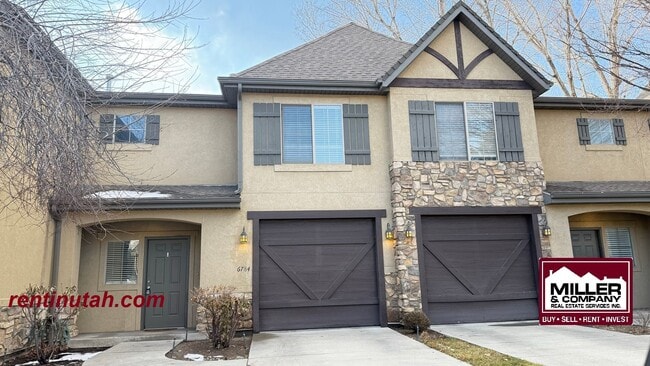 Building Photo - Beautiful townhouse in The Cottages at 9th!