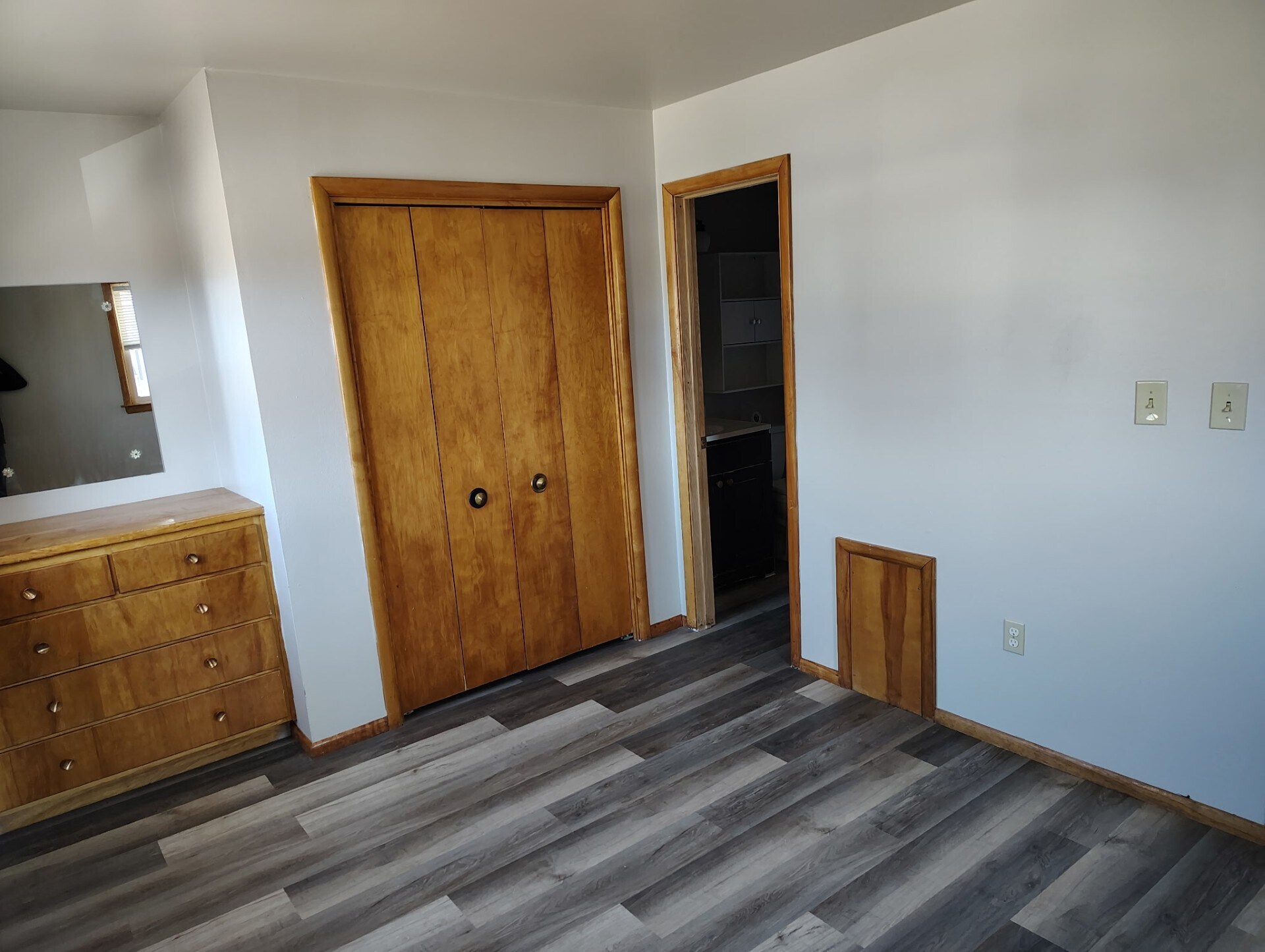 Building Photo - 8 8th St W