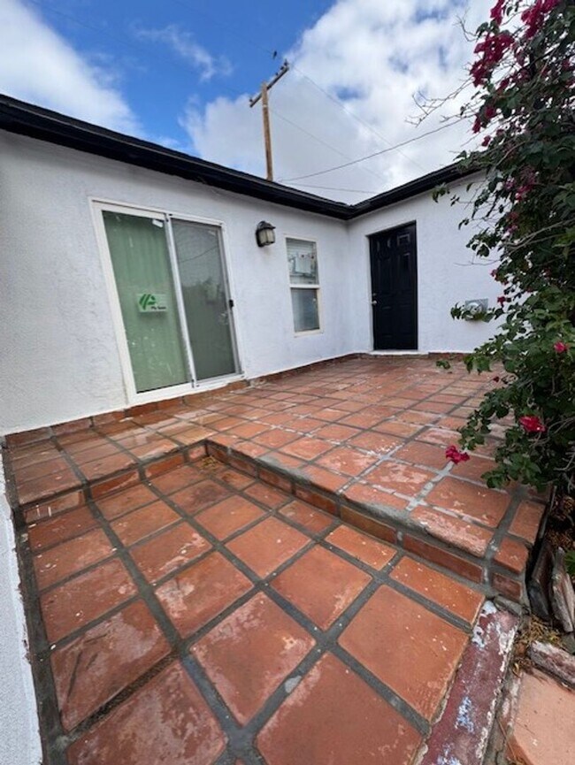 Building Photo - DHS6348