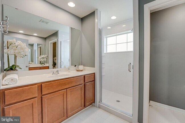 Building Photo - 317 Foxglove Way