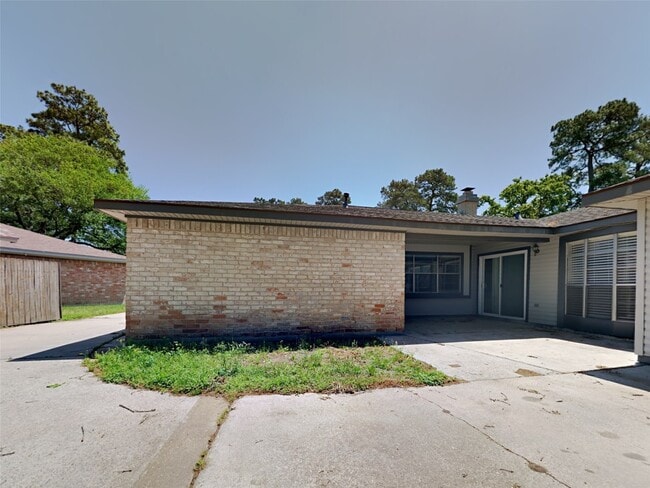 Building Photo - 17623 Huntersglen Cir