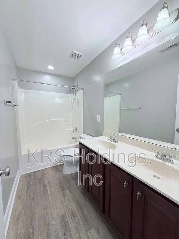 Building Photo - 5810 Spring Glen Lane