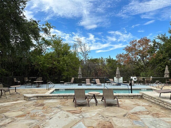Building Photo - 6000-10 Shepherd Mountain Cove