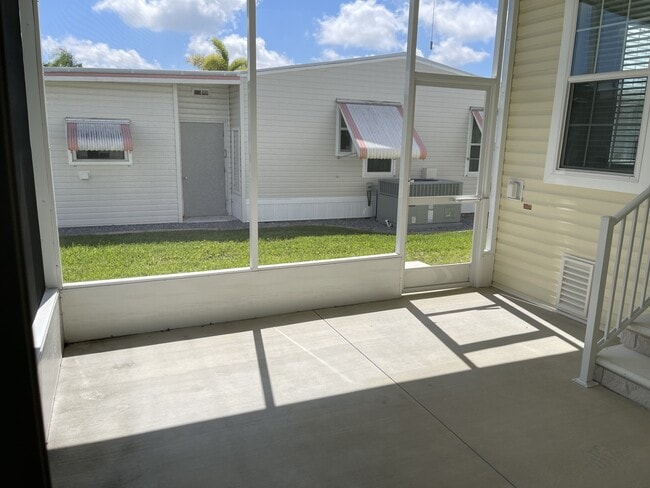 Building Photo - 39 Tao Ct