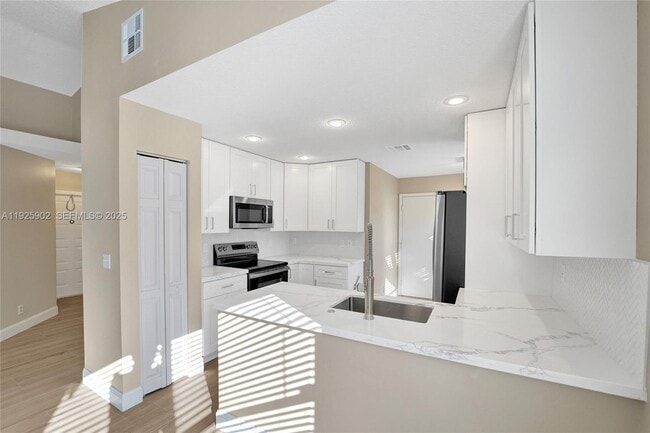 Building Photo - 9012 Lake Park Cir S