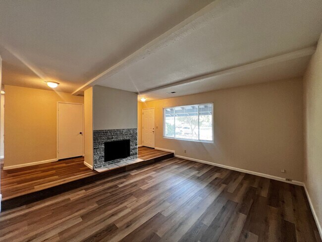 Building Photo - East Petaluma Four Bedroom Home