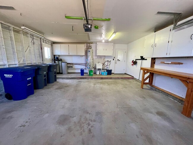 Building Photo - Gorgeous 4 Bedroom 2 Bathroom Home in Bonita!