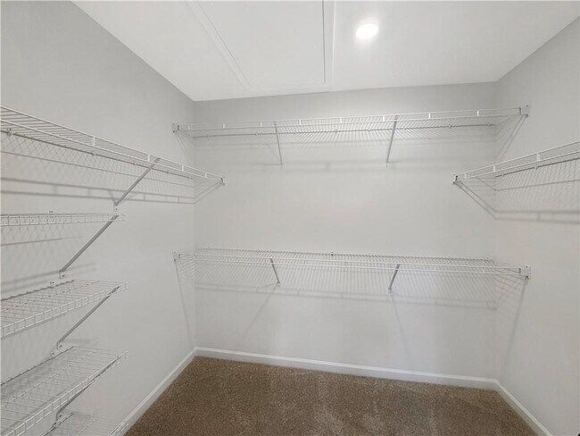 Building Photo - 2712 The Ln NE