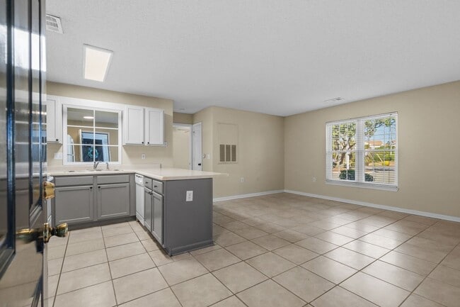 Building Photo - Gift yourself free application fees for this 1st Floor Immaculate 1 bedroom for rent in Sunny Myr...