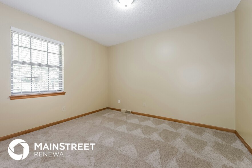 Building Photo - 1139 NE Oak tree Dr
