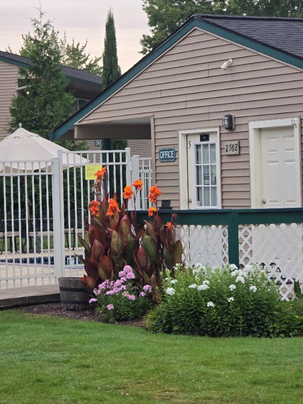 Building Photo - 2762 SE 7th Ave