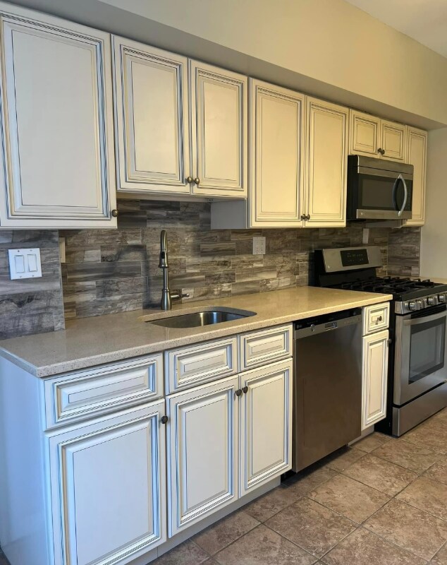 Building Photo - 161 Bancroft Ave