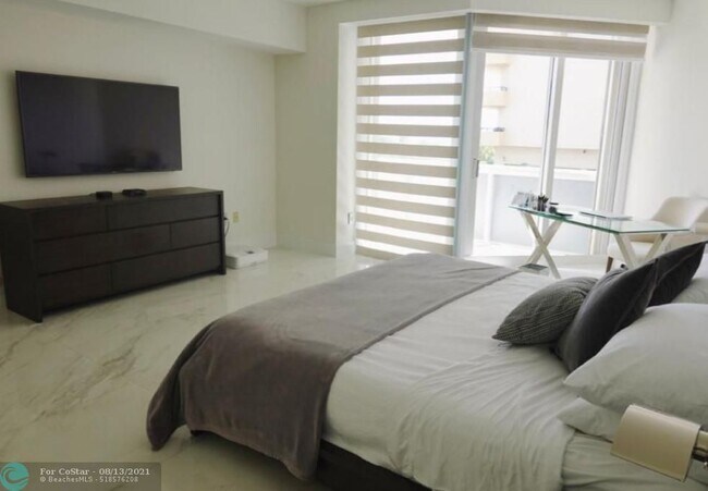 Building Photo - 9559 Collins Ave