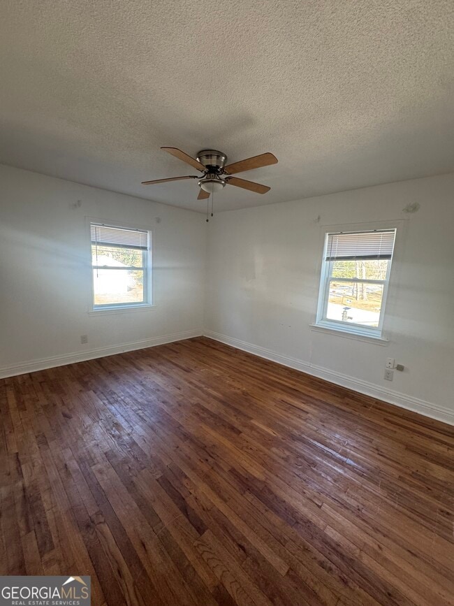 Building Photo - 324 N Main St