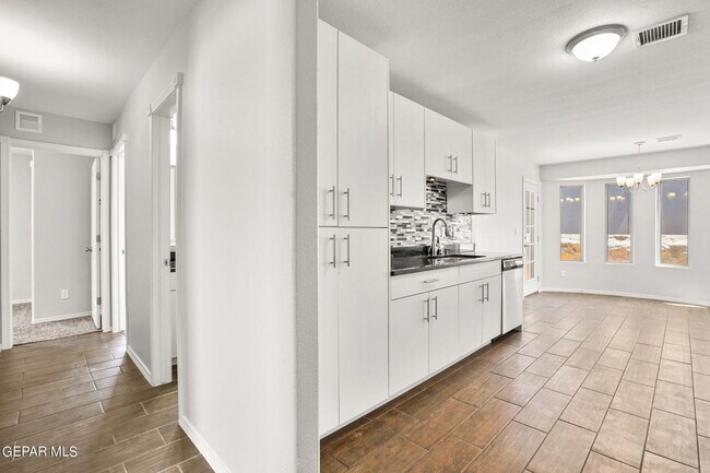 Building Photo - 778 Lemington St