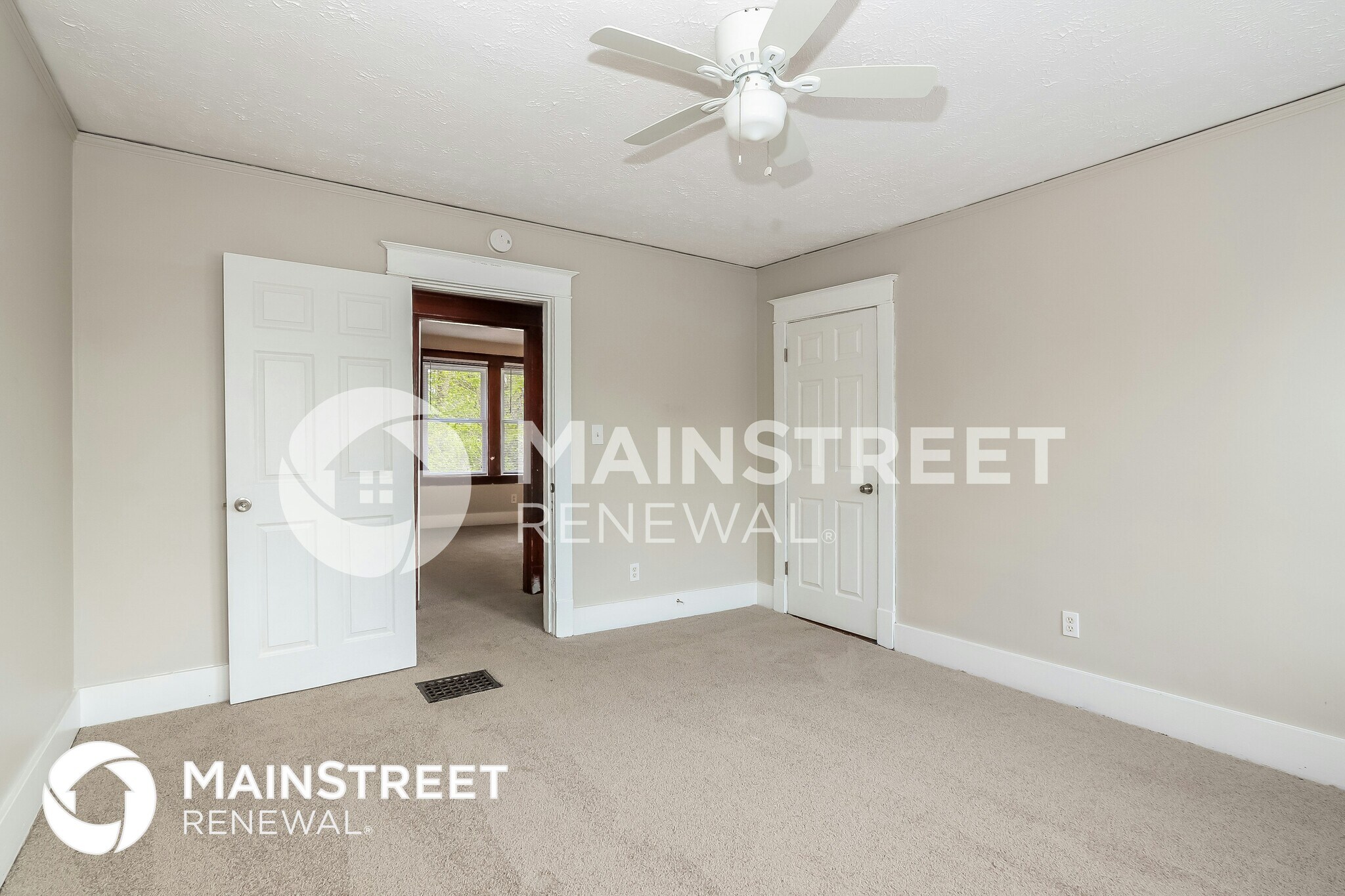 Building Photo - 3909 River Park Dr