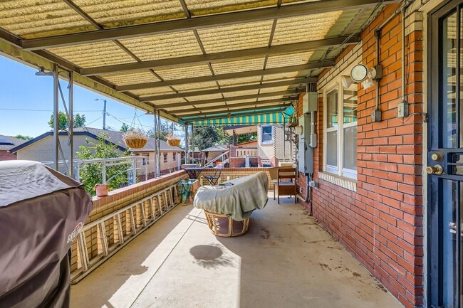 Building Photo - LOCATION LOCATION!! Unique Tudor 2-bed 1-bath upstairs unit in beautiful Tudor Duplex- All Utilit...